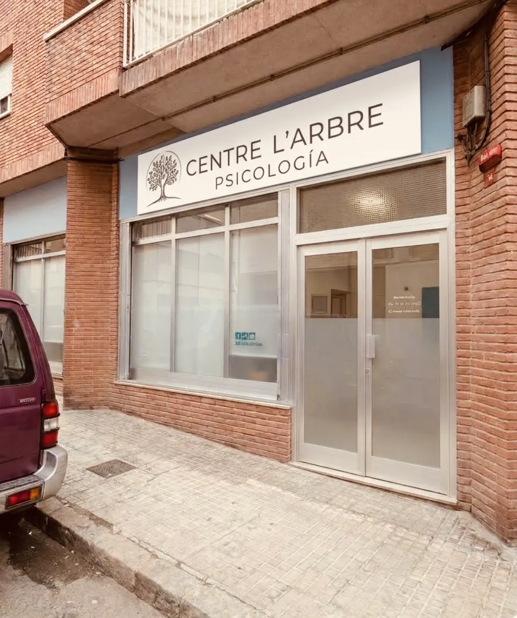 Façana del Centre l’Arbre, al carrer de Sant Llorenç de Mollet del Vallès